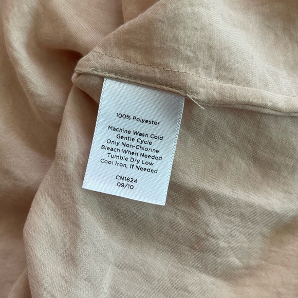 Talbots petite size 2 Champagne crinkle top long blouse - Picture 6 of 6